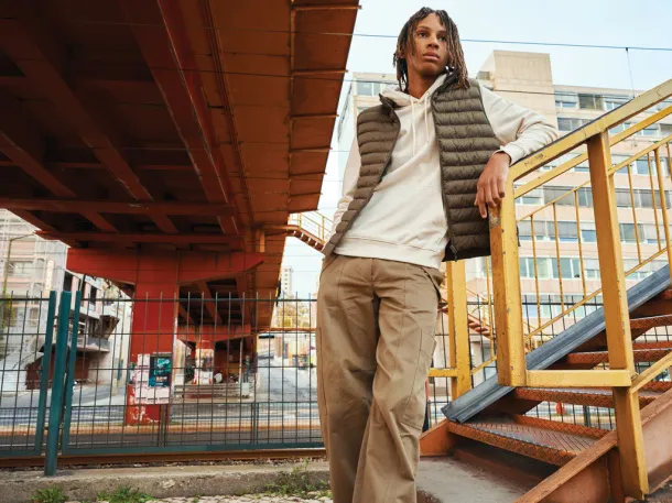  Iqoniq Meru muški prsluk od recikliranog poliestera - iqoniq khaki