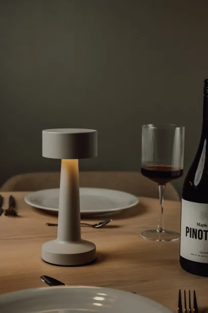 VINGA Maris stolna svjetiljka od RCS recikliranog ABS-a - Vinga beige