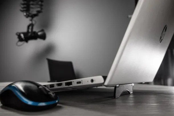 COMAGO Laptop stand Crna