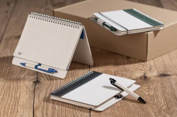 REGALI notes s ravnalom i kemijskom olovkom zielony