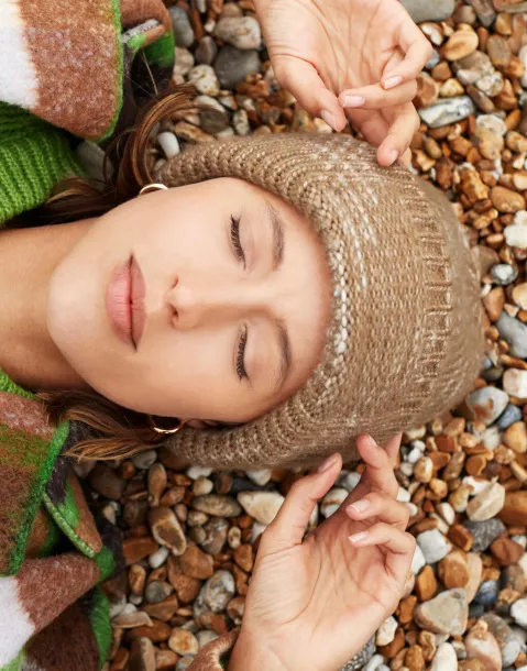  Debela kapa s pletenom zakrpom - Beechfield