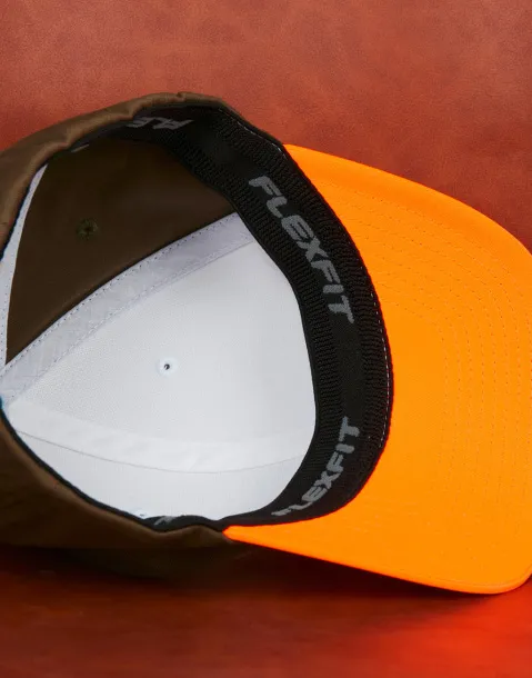 Flexfit trobojna šilterica - 6 panela - Flexfit