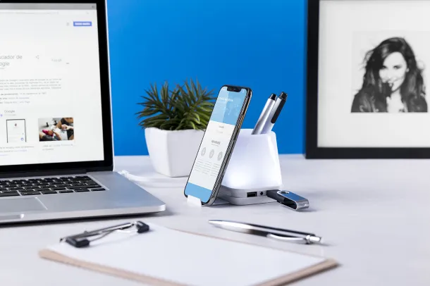 Lumeo pen holder with USB hub White