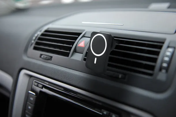 Chargeway auto punjač i držač mobitela Crna