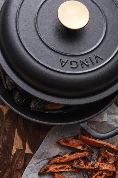  VINGA Monte enameled cast iron sauté pan - Vinga Black 