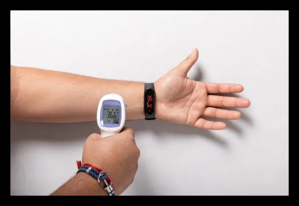 Zadro narukvica s termometrom Crna