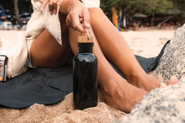  GRS RPET boca s poklopcem od FSC bambusa s ručkom, 680ml - XD Collection Crna