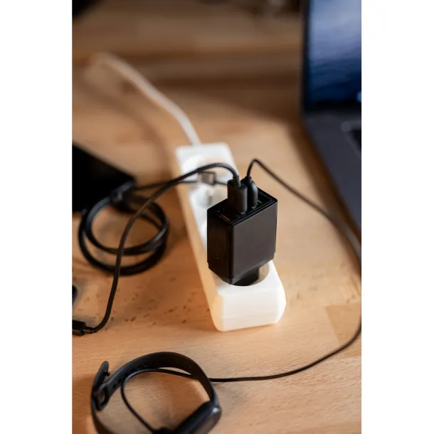  USB wall charger with 4 USB ports Crna