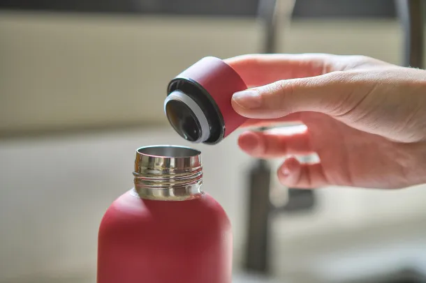 ISAIAH Recycled stainless steel bottle burgundy