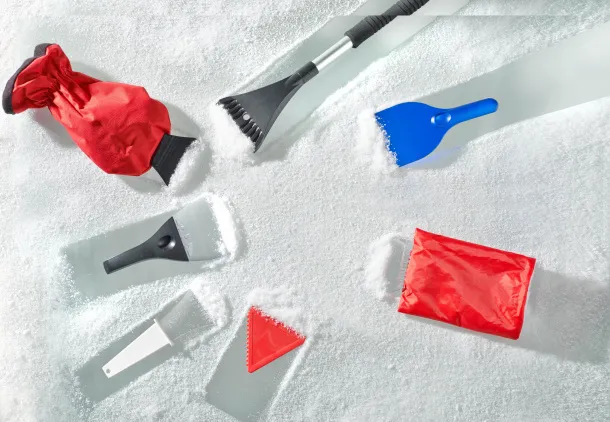 Justin ABS ice scraper and snow brush  Crna