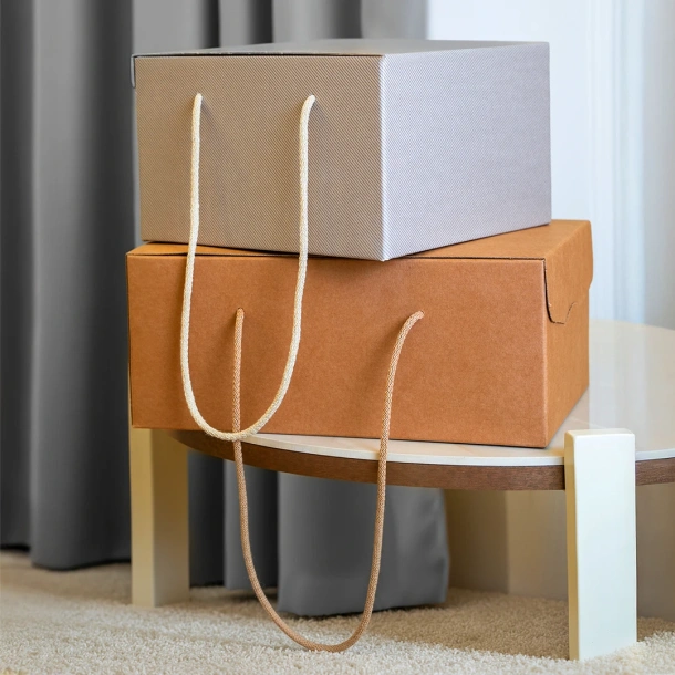 CORDINI Three-layer self-assembling gift box with cord handles Black