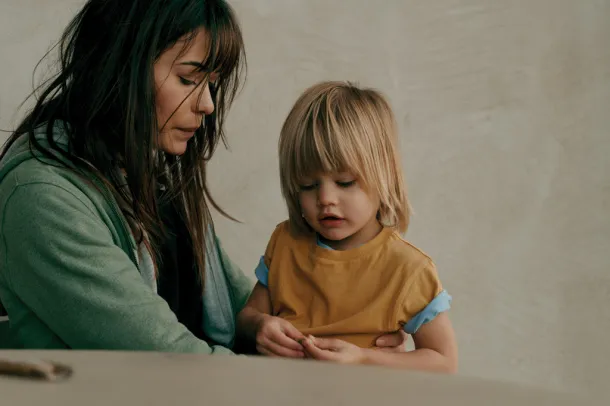  Iqoniq Koli kids lightweight recycled cotton t-shirt - iqoniq ochre yellow