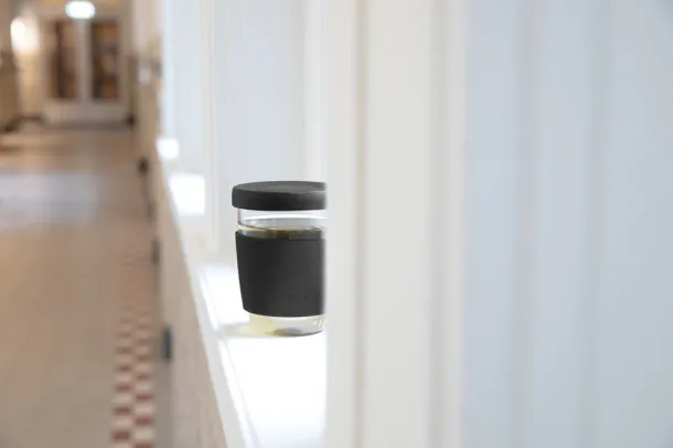  Ukiyo borosilikatna čaša sa silikonskim poklopcem i navlakom, 360 ml - Ukiyo Crna 