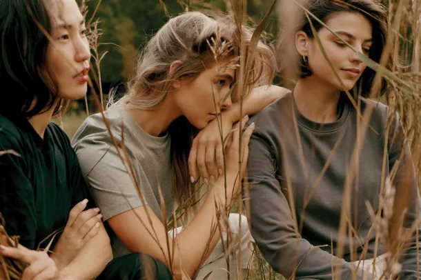  Iqoniq Sierra lightweight recycled cotton t-shirt  - iqoniq light heather grey