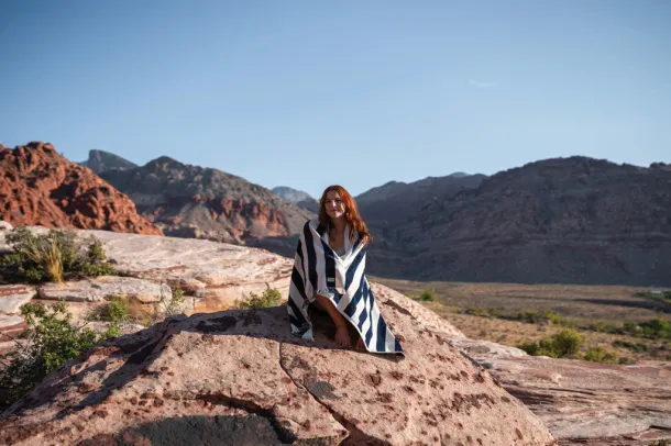  Ukiyo Yukari AWARE™ XL deluxe ručnik za plažu, 100x180 cm - Ukiyo navy