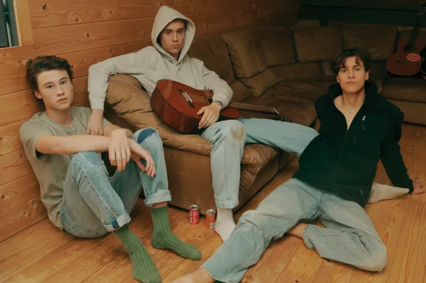  Iqoniq Rila lightweight recycled cotton hoodie - iqoniq light heather grey