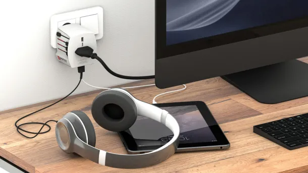 SKROSS MUV putni 2-polni adapter s USB A i C priključkom za putovanje svijetom - Skross Bijela 