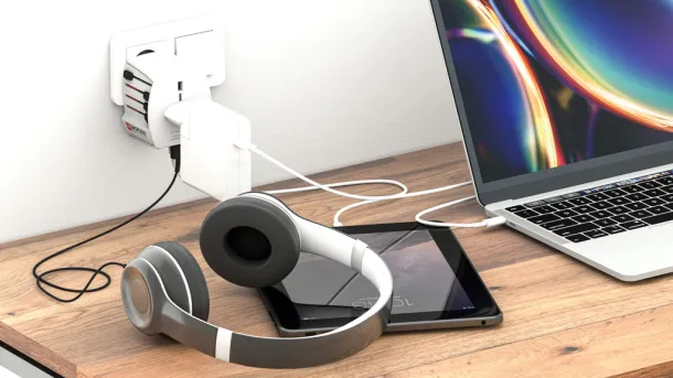 SKROSS MUV putni 2-polni adapter s USB A i C priključkom za putovanje svijetom - Skross Bijela 