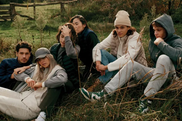  Iqoniq Abisko hoodie sa zatvaračem od recikliranog pamuka - iqoniq natural raw