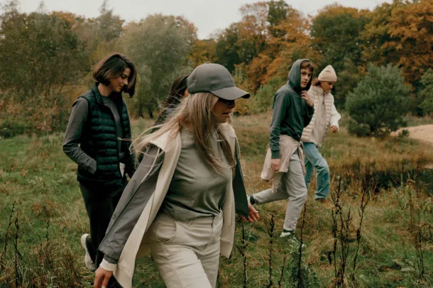  Iqoniq Abisko hoodie sa zatvaračem od recikliranog pamuka - iqoniq natural raw