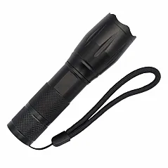 set s nožem i svjetiljkom